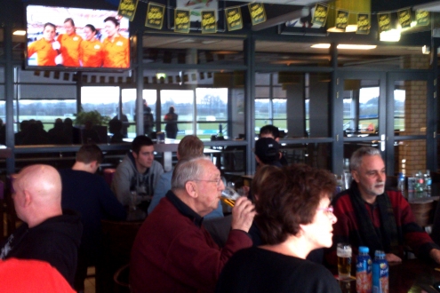 Wij zijn geweldig!! T.V. kijken. Olympische winterspelen in het Sportcafe