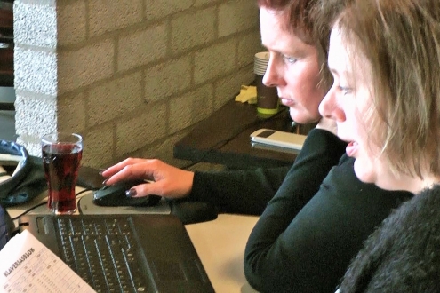 De dochters van Ben deden jaren de telling bij het klaverjassen