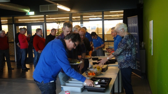 Een heerlijke stamppotmaaltijd bij het koppelklaverjassen 2015