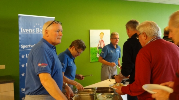 Een heerlijke stamppotmaaltijd bij het koppelklaverjassen 16 januari 2016