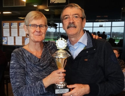 Het koppel Henny /Dick de winnaars van het Dynamic Tennis kersttoernooi 2015