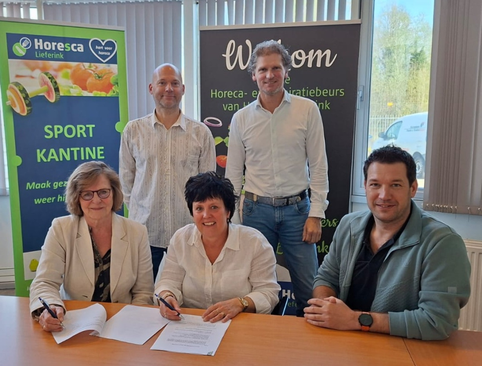 Met trots kondigen SV Twello en Horesca Lieferink aan dat hun succesvolle samenwerking wordt verlengd. Deze verlenging bevestigt de sterke band tussen twee lokale organisaties die elkaar vinden in kwaliteit, betrokkenheid en gemeenschapszin.​