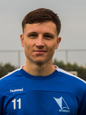 Nu er is besloten om prestatief op de zaterdag te gaan voetballen, krijgt de selectie van SV Twello langzaam vorm voor het nieuwe seizoen 2021/2022. In deze nieuwe rubriek “De Kick-Off” zullen wij de komende weken de spelers en begeleiding aan u voorstellen.” Deze week zijn aan de beurt: Job Bruntink, Max Smaal en Maarten Lutje Beerenbroek.