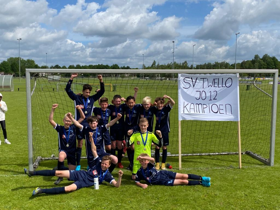 SV Twello 12-1 is afgelopen zaterdag 21 Mei ongeslagen kampioen geworden in de 2e klasse