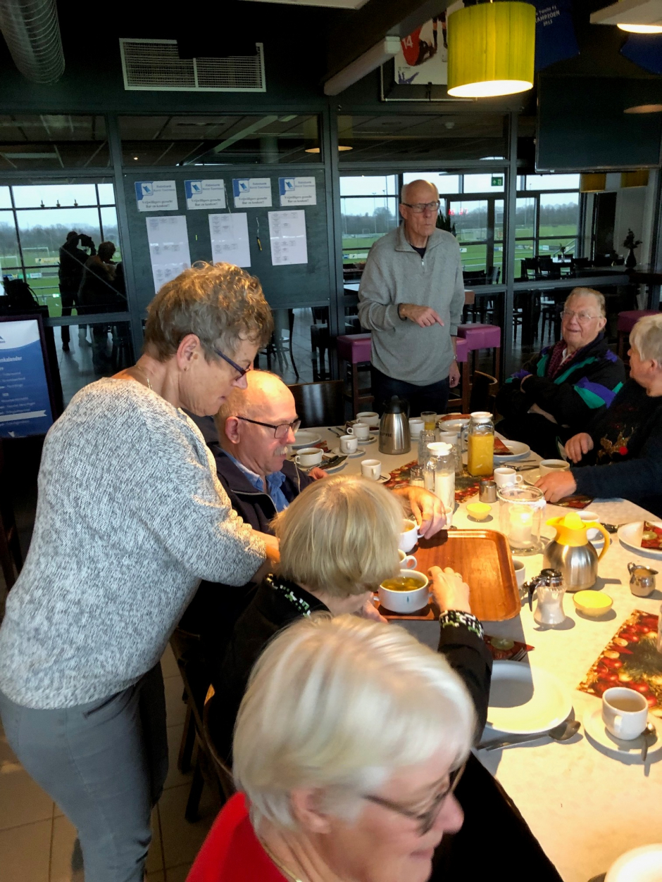 Sinds 2009 organiseert de afdeling Dynamic Tennis van SV Twello haar kersteindejaarstoernooi. Ook dit jaar vond deze happening weer plaats op 20 december in ons clubgebouw De Zuiderlaan.