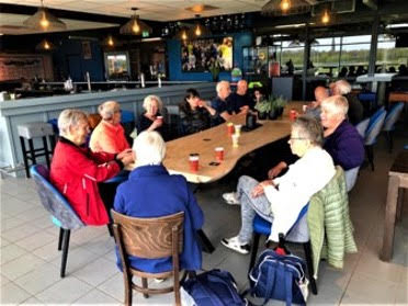 We naderen de vakantie periodes weer, en willen jullie dan ook de datums doorgeven wanneer we stoppen en weer kunnen beginnen met het tennissen !