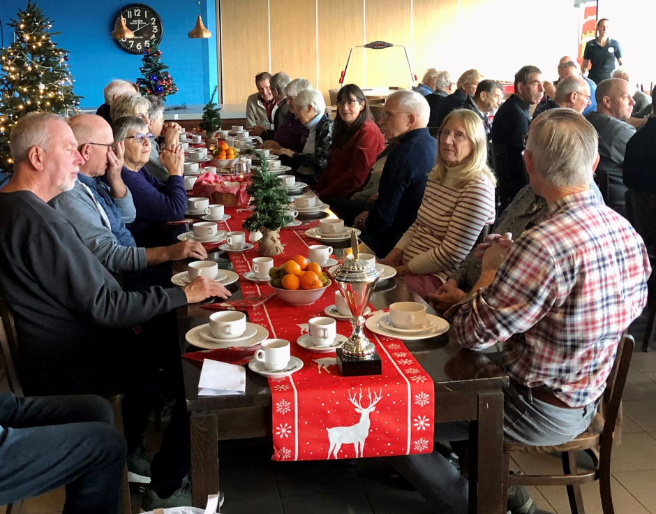 Het kersttoernooi werd 22 december onder de voortreffelijke leiding van onze voorzitter Gerard Witteveen gehouden.